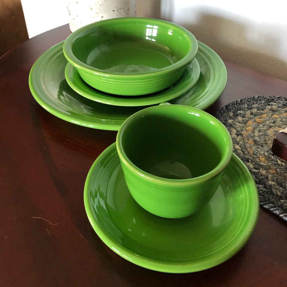 Fiestaware 5 piece dish set in green.